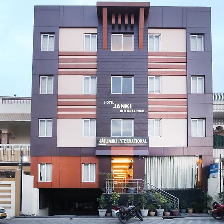 Hotel Janki International 3 Km From Kashi Vishwanath Temple Free Pickup From Railway Station Varanasi Ngoại thất bức ảnh