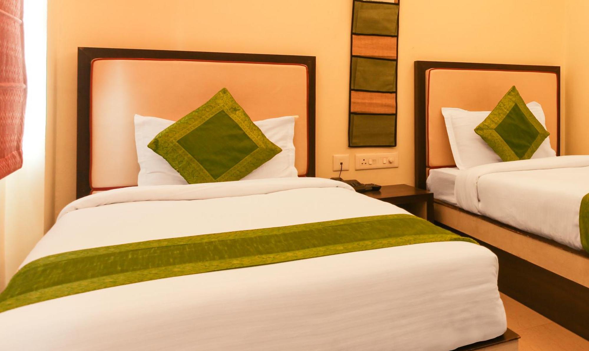 Hotel Janki International 3 Km From Kashi Vishwanath Temple Free Pickup From Railway Station Varanasi Ngoại thất bức ảnh