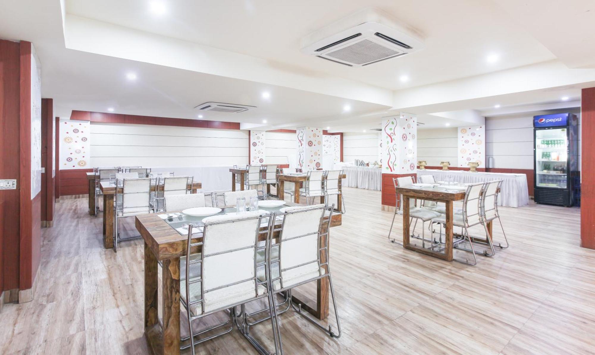Hotel Janki International 3 Km From Kashi Vishwanath Temple Free Pickup From Railway Station Varanasi Ngoại thất bức ảnh