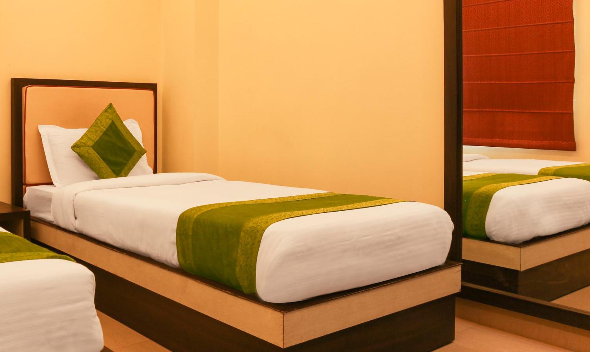 Hotel Janki International 3 Km From Kashi Vishwanath Temple Free Pickup From Railway Station Varanasi Ngoại thất bức ảnh
