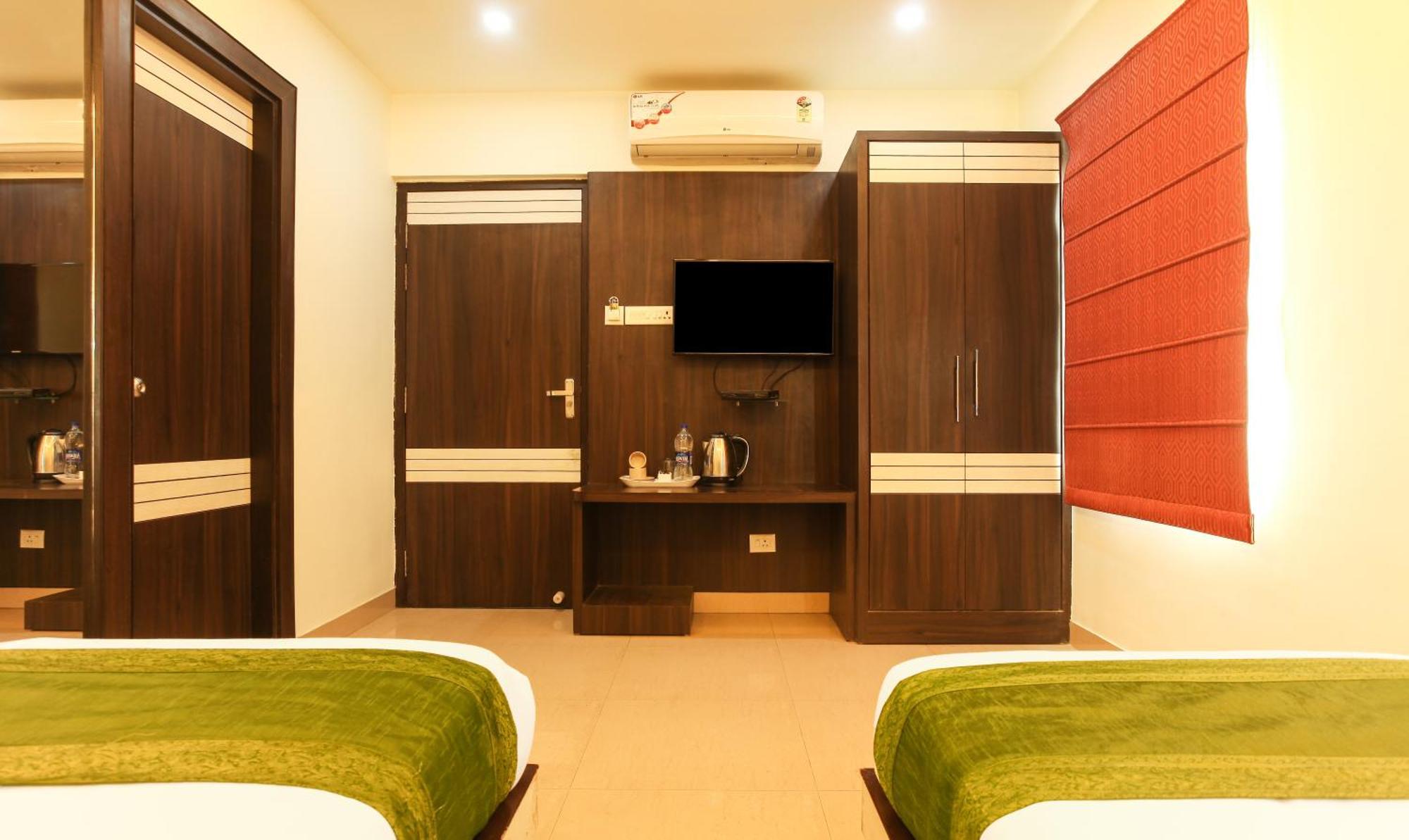 Hotel Janki International 3 Km From Kashi Vishwanath Temple Free Pickup From Railway Station Varanasi Ngoại thất bức ảnh