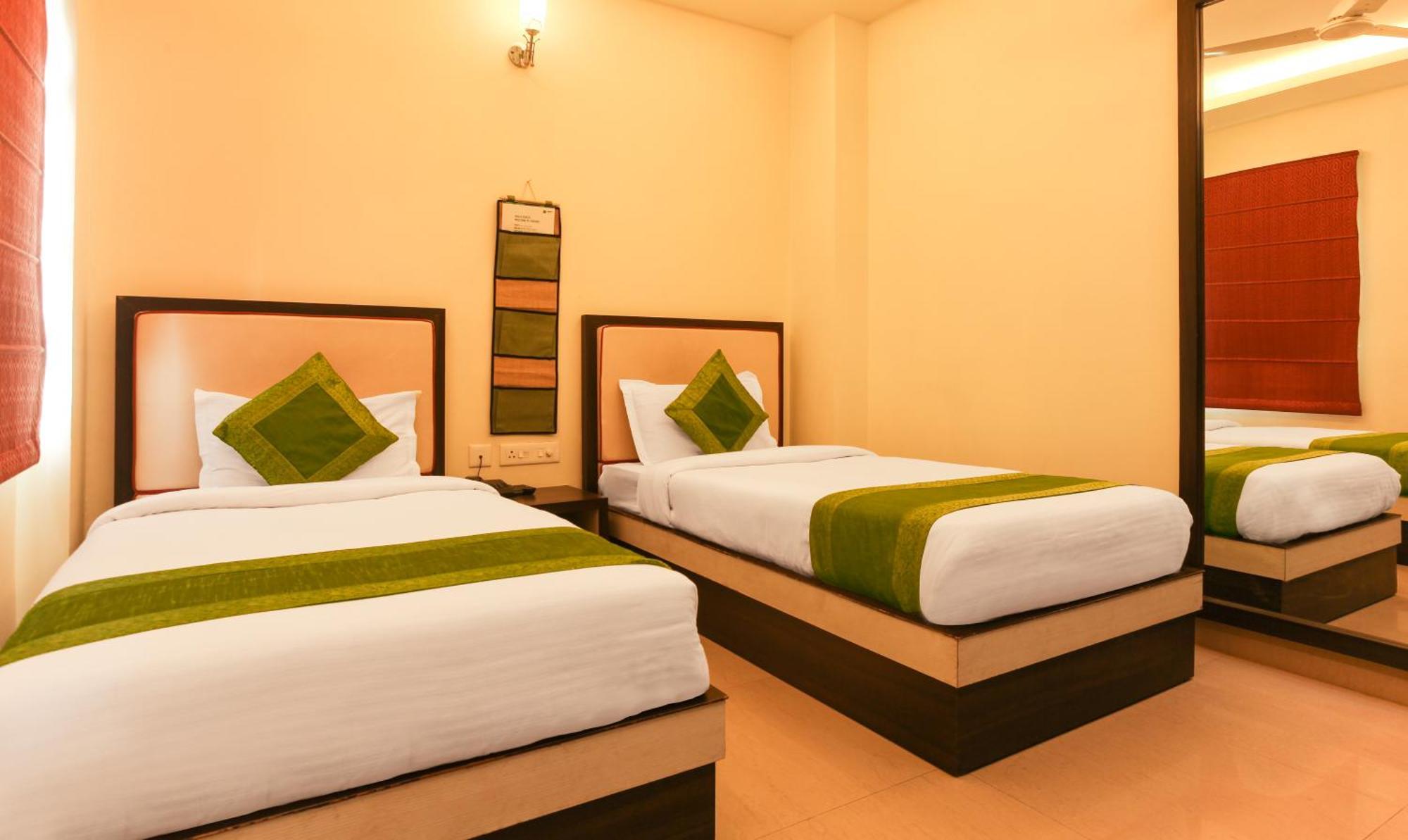 Hotel Janki International 3 Km From Kashi Vishwanath Temple Free Pickup From Railway Station Varanasi Ngoại thất bức ảnh