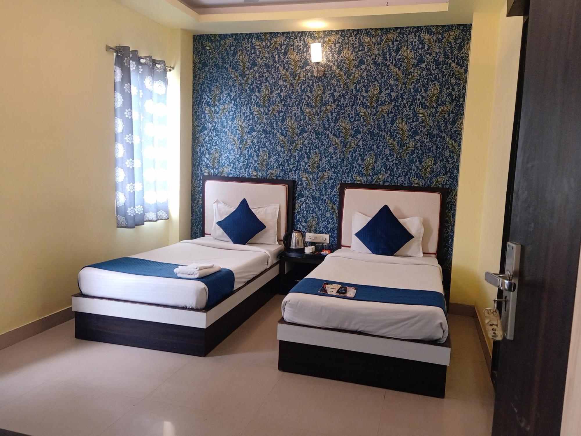 Hotel Janki International 3 Km From Kashi Vishwanath Temple Free Pickup From Railway Station Varanasi Ngoại thất bức ảnh