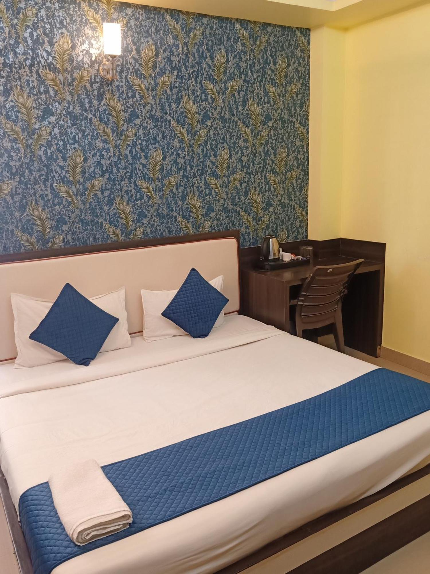 Hotel Janki International 3 Km From Kashi Vishwanath Temple Free Pickup From Railway Station Varanasi Ngoại thất bức ảnh