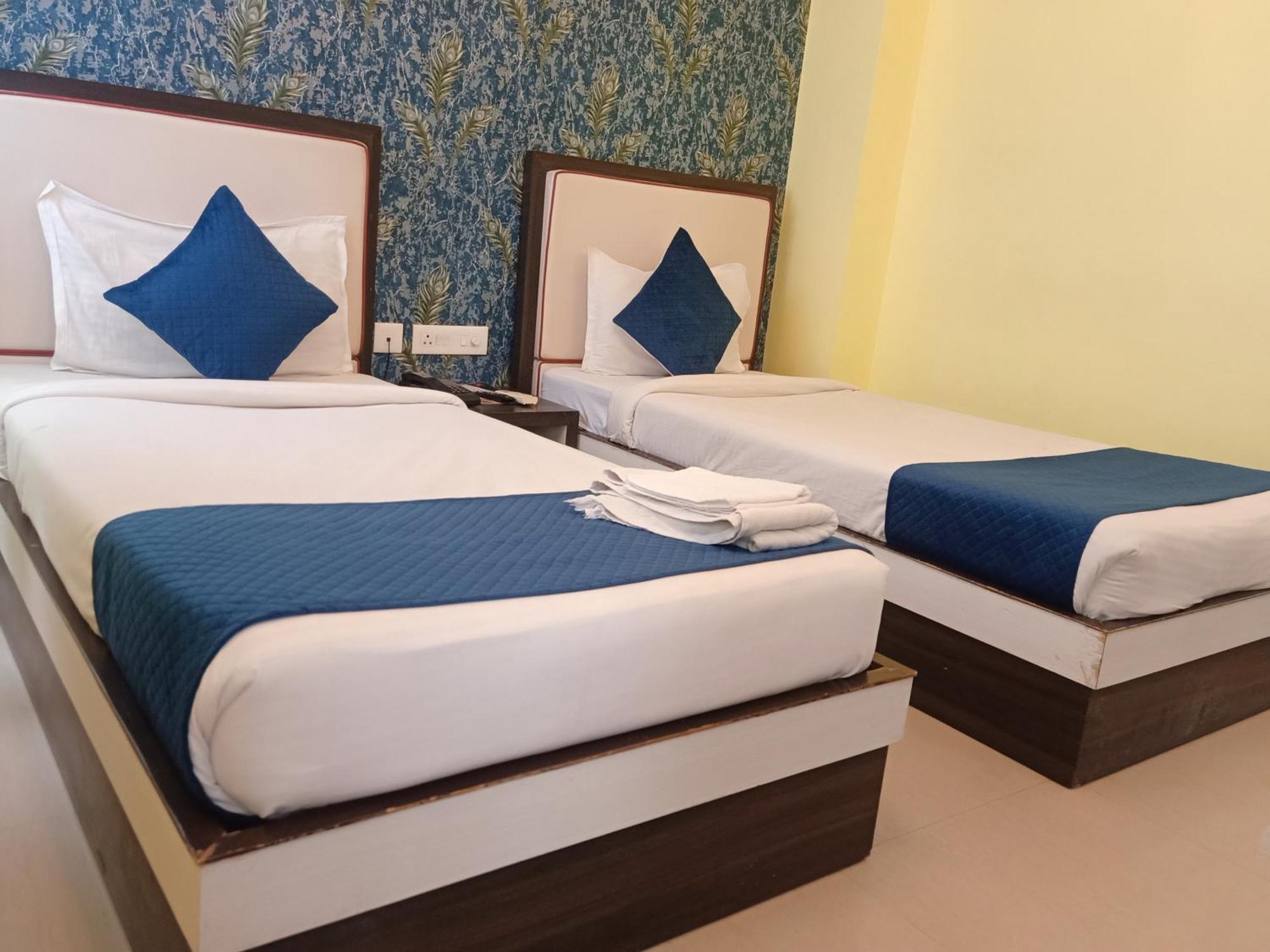 Hotel Janki International 3 Km From Kashi Vishwanath Temple Free Pickup From Railway Station Varanasi Ngoại thất bức ảnh